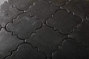 Foto delle mattonelle in cotto nero della linea Antico Restauro