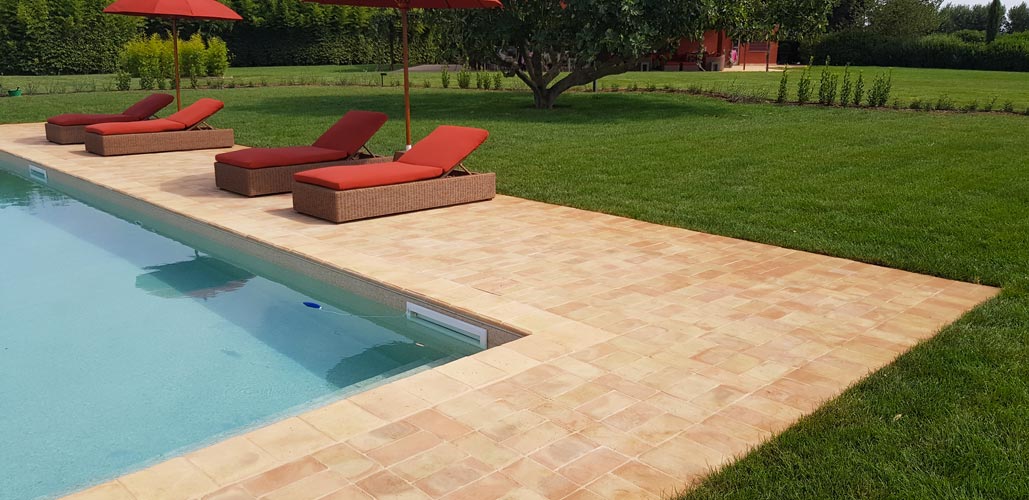 bordo ed esetrno piscina chiaro stonalizzato